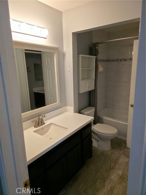 Detail Gallery Image 18 of 36 For 4558 Willis #114,  Sherman Oaks,  CA 91403 - 2 Beds | 2 Baths