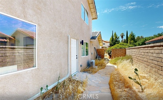 Detail Gallery Image 2 of 13 For 5637 Redwood #B,  Palmdale,  CA 93551 - 2 Beds | 1 Baths