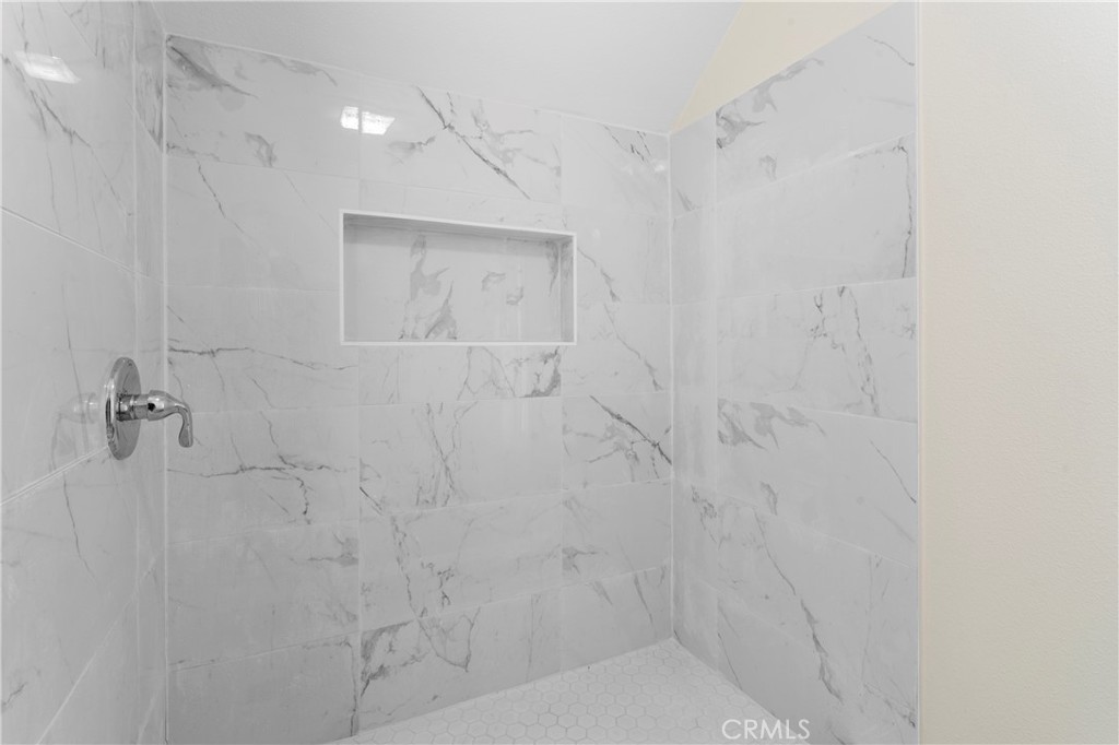 https://media.crmls.org/medias/7893acf5-b16c-4a62-8d59-f14685da5ac3.jpg?preset=X-Large