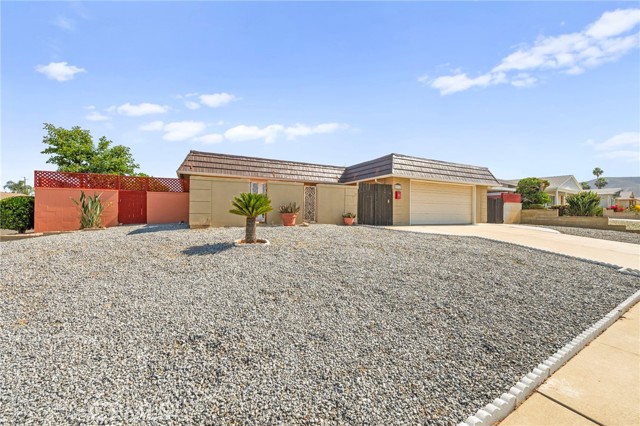 Detail Gallery Image 4 of 56 For 25925 Roanoke Rd, Menifee,  CA 92586 - 3 Beds | 2 Baths