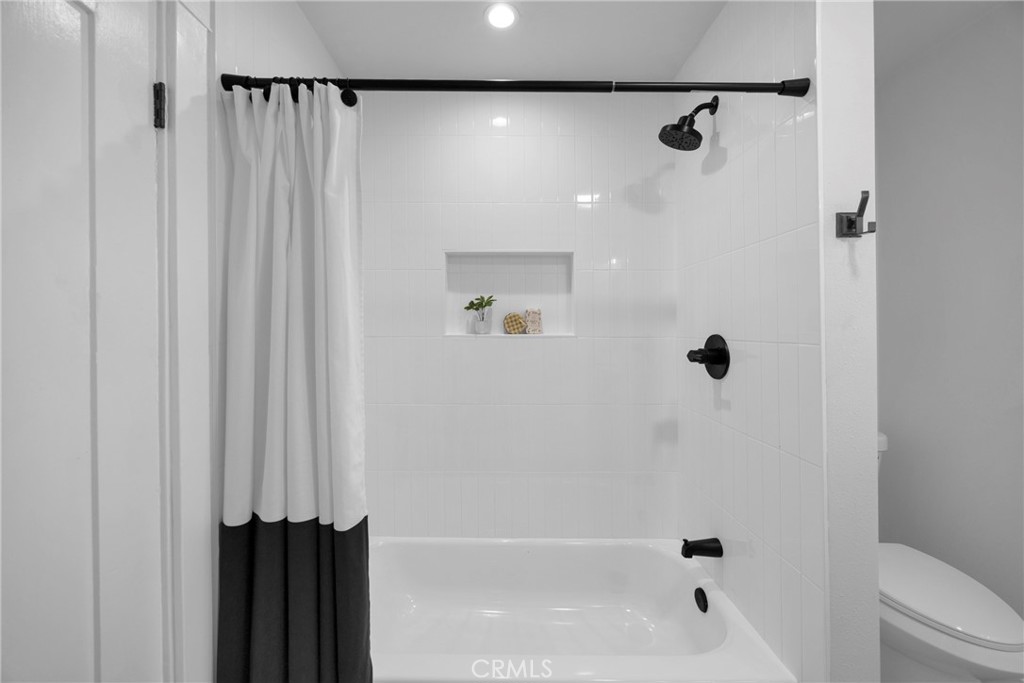 https://media.crmls.org/medias/7894ad8d-f3dd-4b8d-adc2-5c693a964aa9.jpg?preset=X-Large