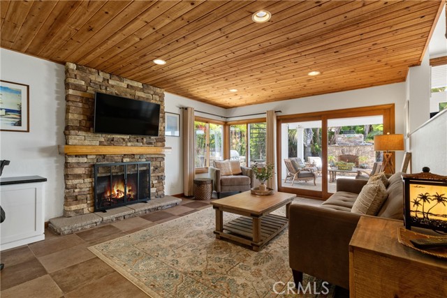 27492 Via Valor, Dana Point CA: https://media.crmls.org/medias/78953230-fe66-41f5-8dc4-4f9241010cd4.jpg
