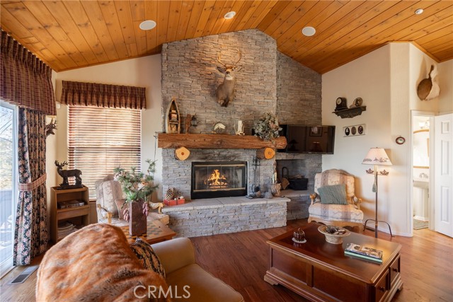 Detail Gallery Image 12 of 52 For 26329 Spyglass, Lake Arrowhead,  CA 92352 - 5 Beds | 3/1 Baths
