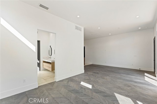 Image 39 of 60 For 5275 Lynridge Drive