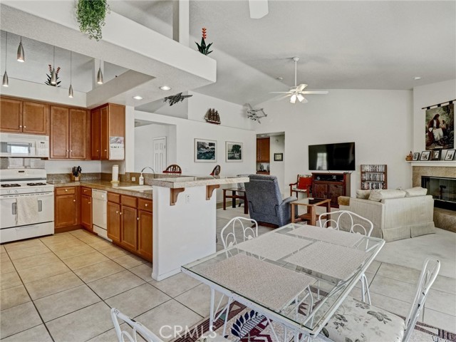 15900 Avenida Atezada, Desert Hot Springs CA: https://media.crmls.org/medias/7896d302-91d4-45c9-870c-5f0c6dfb9388.jpg