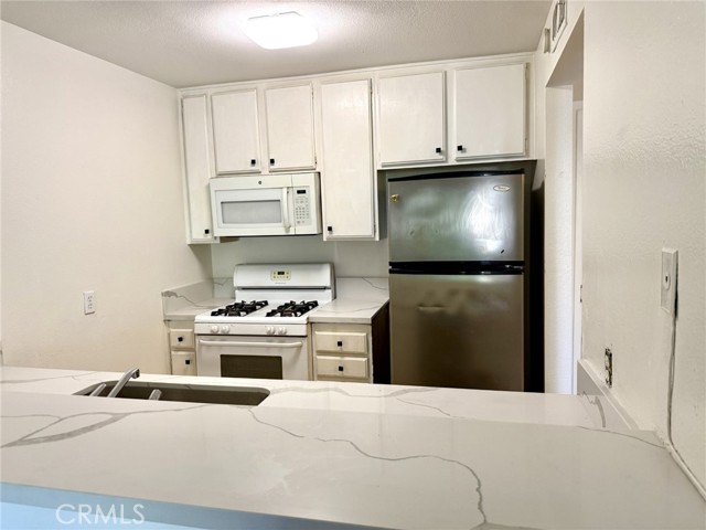 7640 Oso Avenue, Winnetka CA: https://media.crmls.org/medias/7896e41b-cdf7-4fe2-89bc-59441c5ccdb9.jpg