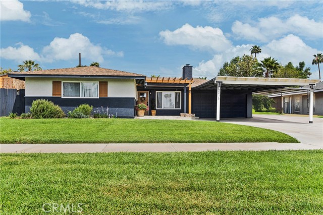 8975 Driftwood Dr, Riverside CA: https://media.crmls.org/medias/78977c35-11c0-4d30-aeb0-e48f0e97ca41.jpg