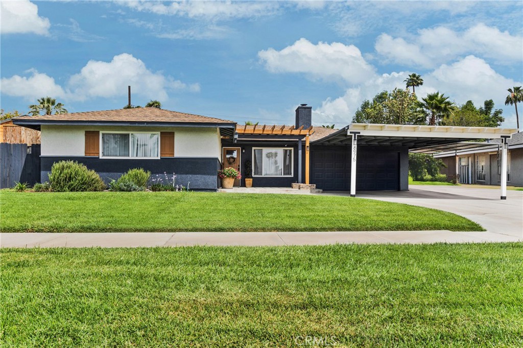 8975 Driftwood Dr
