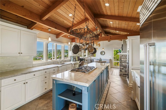 Detail Gallery Image 3 of 56 For 2108 Crestview Dr, Laguna Beach,  CA 92651 - 3 Beds | 2 Baths