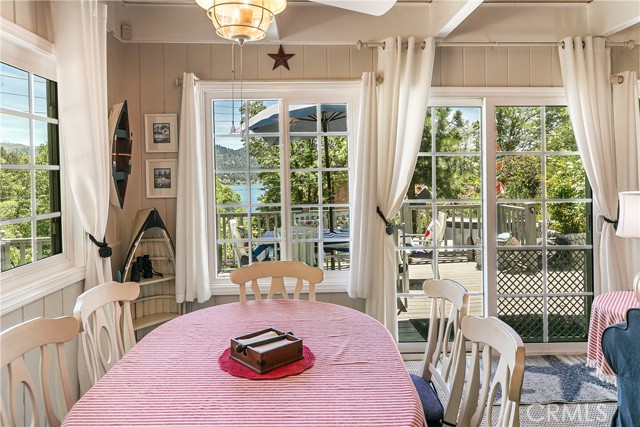 Detail Gallery Image 12 of 44 For 27888 West Shore Rd, Lake Arrowhead,  CA 92352 - 3 Beds | 2 Baths