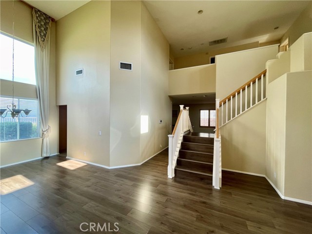 Detail Gallery Image 3 of 19 For 16376 Skyridge Dr, Riverside,  CA 92503 - 4 Beds | 3 Baths