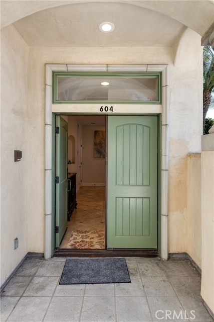 604 Manhattan Beach Boulevard, Manhattan Beach CA: https://media.crmls.org/medias/789a0d1f-a561-4502-b0de-582698961503.jpg