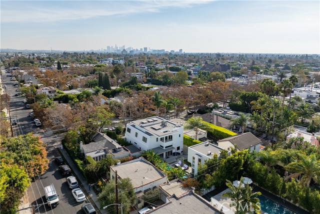 Detail Gallery Image 12 of 43 For 753 N Orange Dr, Los Angeles,  CA 90038 - 5 Beds | 3/3 Baths