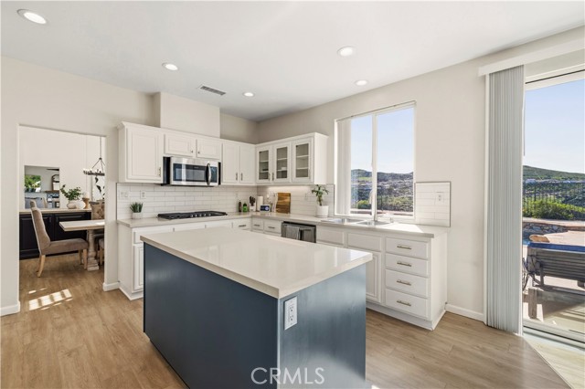 Detail Gallery Image 15 of 59 For 26451 Puffin Pl, Canyon Country,  CA 91387 - 4 Beds | 3 Baths