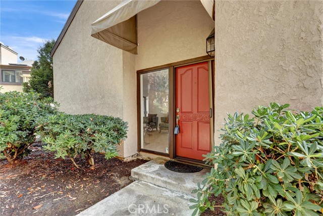 905 Powell Court, Costa Mesa CA: https://media.crmls.org/medias/789b045d-e6cc-4e33-b047-4e30047c2559.jpg