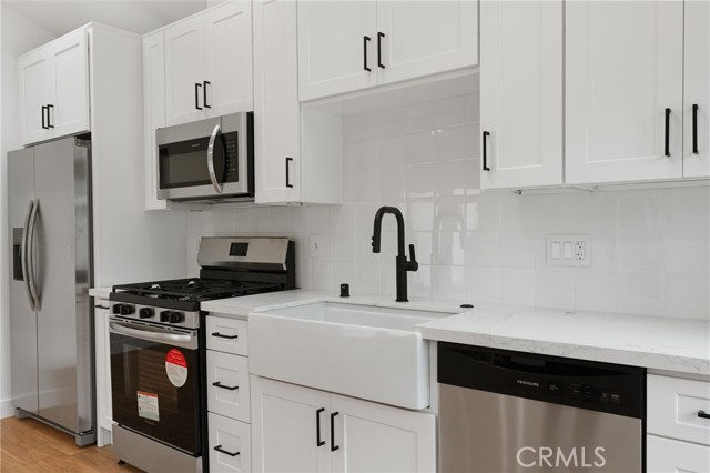 Detail Gallery Image 28 of 38 For 8334 Winsford Ave, Los Angeles,  CA 90045 - 5 Beds | 4 Baths