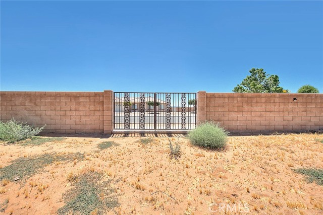 15095 Douglas Street, Apple Valley CA: https://media.crmls.org/medias/789cc369-e761-41e5-a2ad-7540a0a0f5bf.jpg