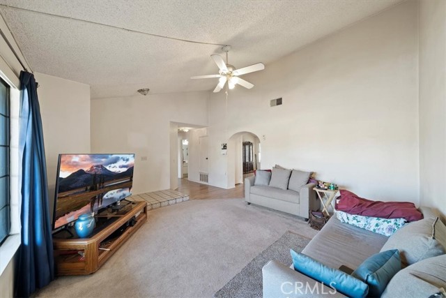 Detail Gallery Image 8 of 31 For 8372 45th St, Jurupa Valley,  CA 92509 - 4 Beds | 2 Baths