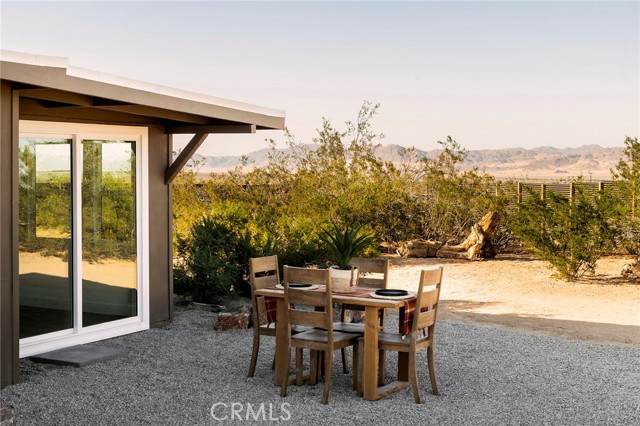 70315 Indian Trail, 29 Palms CA: https://media.crmls.org/medias/789e627c-9ab5-432d-890e-c07096f3c887.jpg