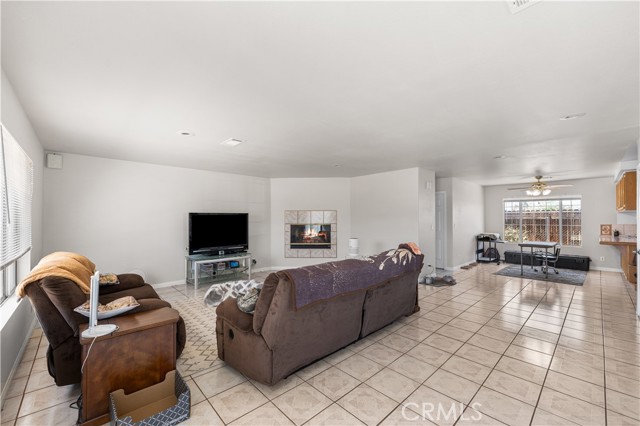 9824 Evelyn Avenue, California City CA: https://media.crmls.org/medias/789ea6e4-de5a-4bff-840f-66abd45f7d6e.jpg