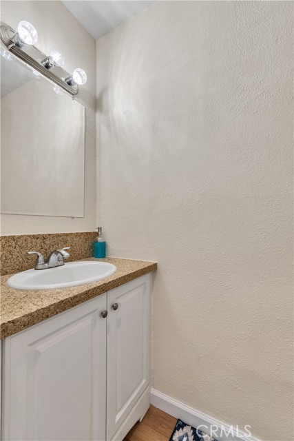 Detail Gallery Image 10 of 37 For 2502 Bryn Mawr Ln, Riverside,  CA 92507 - 2 Beds | 1/1 Baths