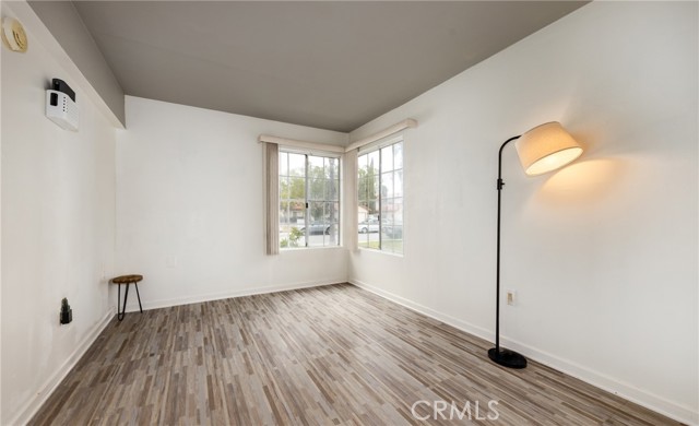 Detail Gallery Image 16 of 27 For 1228 W Woodcrest Street, Bloomington,  CA 92316 - 5 Beds | 2/1 Baths