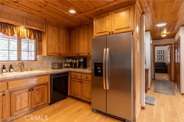 42690 Edgehill Place, Big Bear Lake CA: https://media.crmls.org/medias/78a147d7-248e-43e1-9458-5593163b2e06.jpg