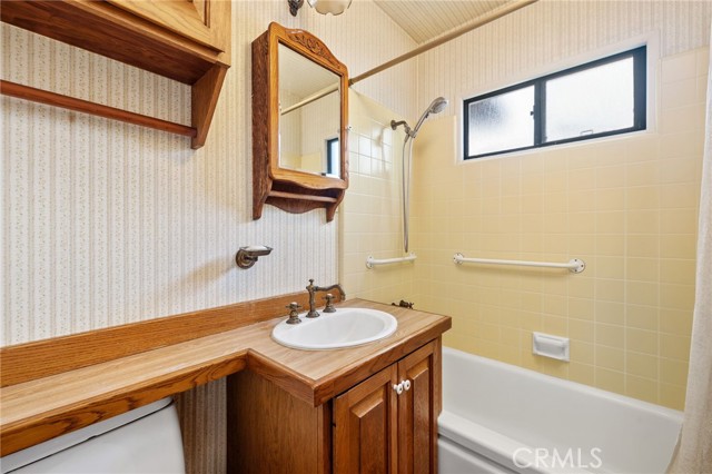 Detail Gallery Image 30 of 42 For 2304 Pine Ave, Manhattan Beach,  CA 90266 - 3 Beds | 2 Baths