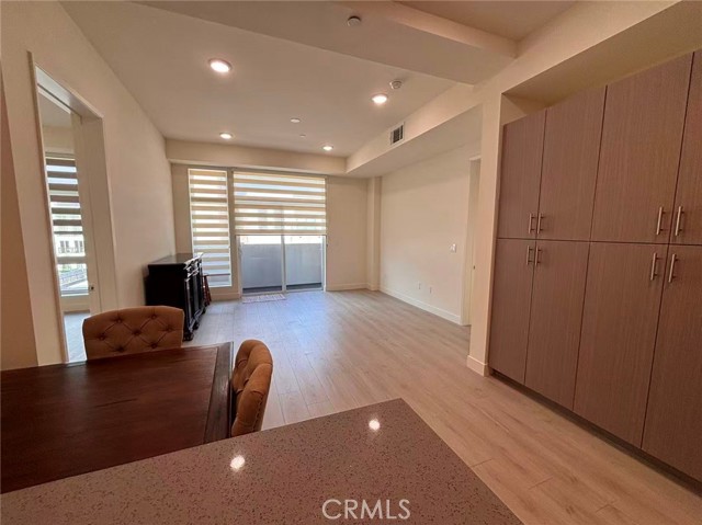 Detail Gallery Image 4 of 17 For 168 S Monterey St #407,  Alhambra,  CA 91801 - 2 Beds | 2/1 Baths
