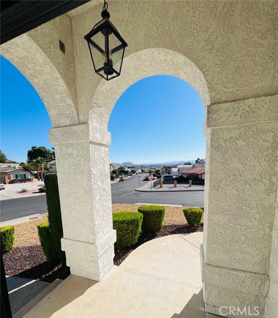 Detail Gallery Image 3 of 19 For 13330 Tamarisk Rd, Victorville,  CA 92395 - 3 Beds | 2/1 Baths