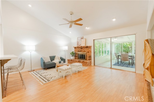 7215 Enfield Avenue, Reseda CA: https://media.crmls.org/medias/78a2edab-914c-49fb-abfd-0f1c2bee1ec6.jpg