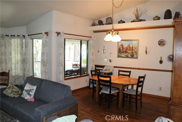 Detail Gallery Image 8 of 59 For 2474 Oak Ln, Big Bear City,  CA 92314 - 3 Beds | 2/1 Baths