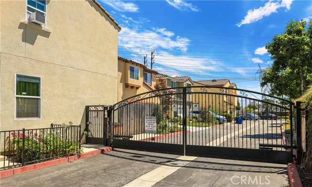 Detail Gallery Image 4 of 40 For 11155 W Laughlin Ln, North Hollywood,  CA 91606 - 4 Beds | 3 Baths