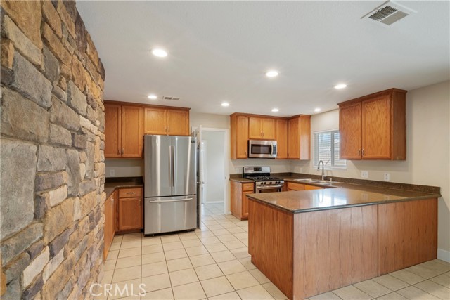 Detail Gallery Image 3 of 39 For 378 N 41st, Banning,  CA 92220 - 3 Beds | 2 Baths