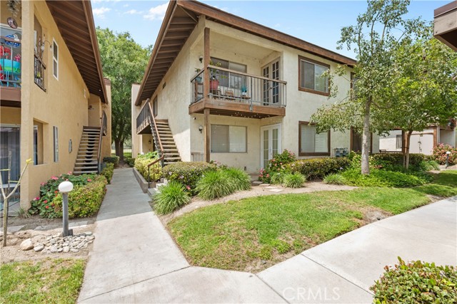 Detail Gallery Image 4 of 29 For 3204 Little Mountain Dr #B,  San Bernardino,  CA 92405 - 3 Beds | 2 Baths