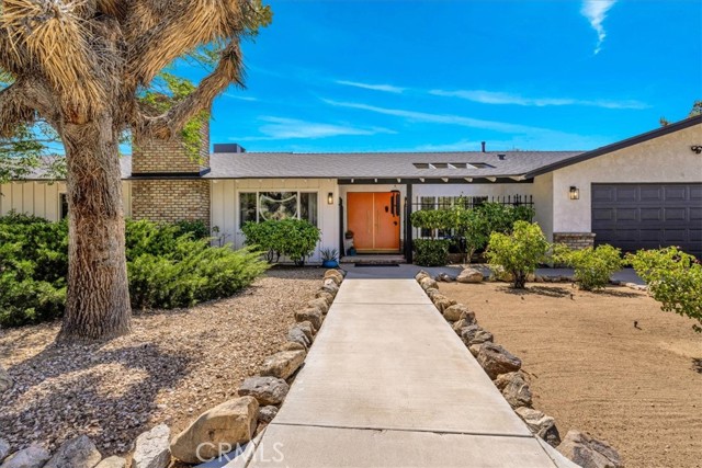 9124 Joshua Lane, Yucca Valley CA: https://media.crmls.org/medias/78a74b79-6771-4f68-a204-16ec4de9739c.jpg