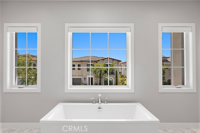 93 Interstellar, Irvine CA: https://media.crmls.org/medias/78a82b58-5109-4972-835e-e8603e42e91b.jpg
