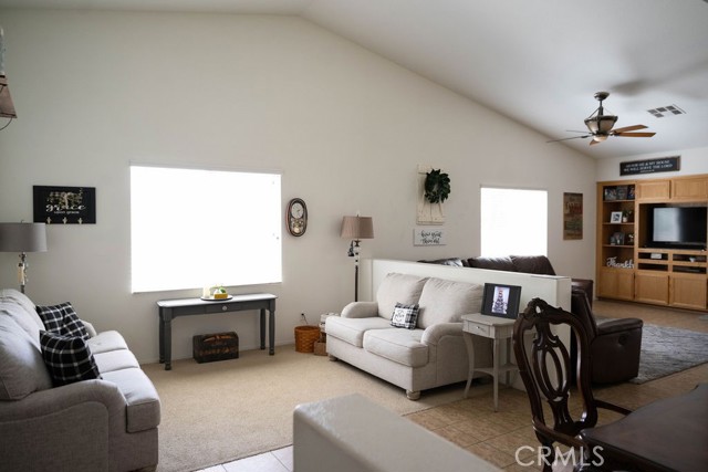 Detail Gallery Image 6 of 31 For 13018 Camden, Victorville,  CA 92392 - 3 Beds | 2/1 Baths