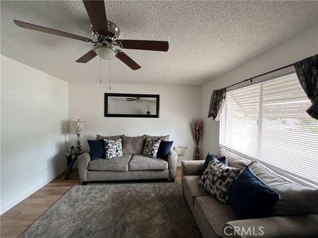 Detail Gallery Image 7 of 14 For 586 San Dimas St, Hemet,  CA 92545 - 2 Beds | 2 Baths