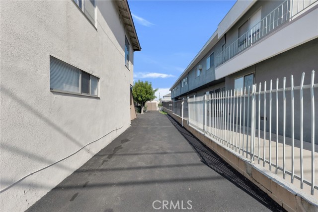 Detail Gallery Image 3 of 32 For 213 E Hazel St, Inglewood,  CA 90302 - 4 Beds | 3 Baths