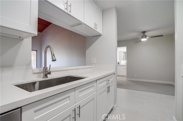 5460 White Oak Avenue, E308 photo 2