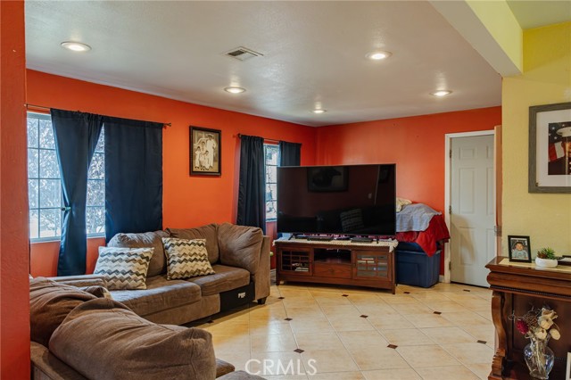 Detail Gallery Image 6 of 21 For 10438 Victoria Ave, Whittier,  CA 90604 - 3 Beds | 2 Baths