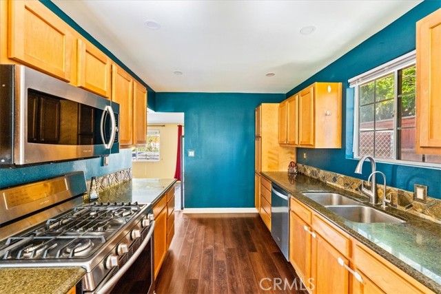 Detail Gallery Image 11 of 29 For 2009 W Oak, Fullerton,  CA 92833 - 3 Beds | 2 Baths