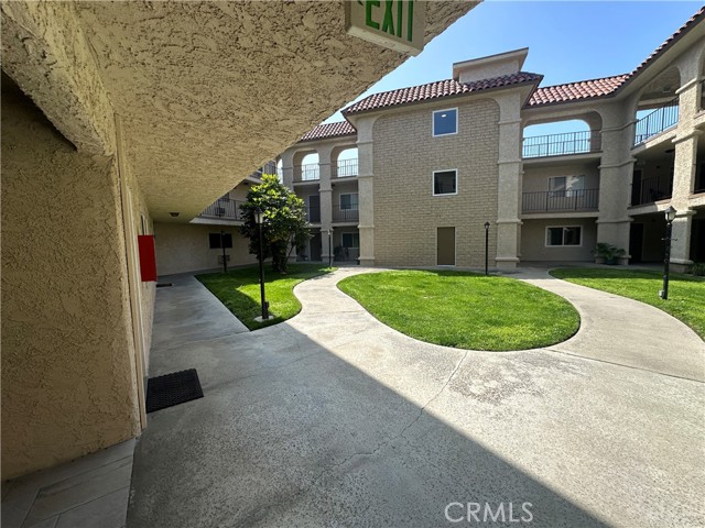 Detail Gallery Image 32 of 42 For 3010 Montrose #17,  Glendale,  CA 91214 - 1 Beds | 1 Baths