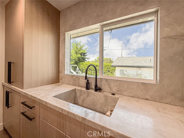 Detail Gallery Image 10 of 54 For 22245 Welby Way, Woodland Hills,  CA 91303 - 4 Beds | 3 Baths