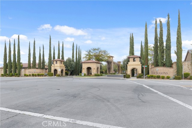 Detail Gallery Image 2 of 42 For 9904 Toscana Dr, Bakersfield,  CA 93306 - 2 Beds | 2/1 Baths