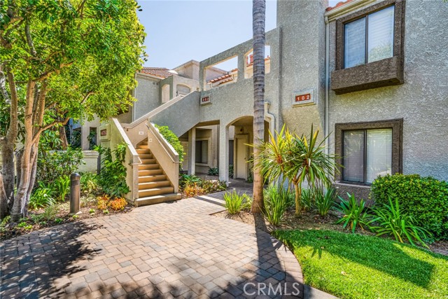 4752 Tiara Drive, Huntington Beach CA: https://media.crmls.org/medias/78ace3e3-6dcc-4ec7-9713-266d11a3360f.jpg