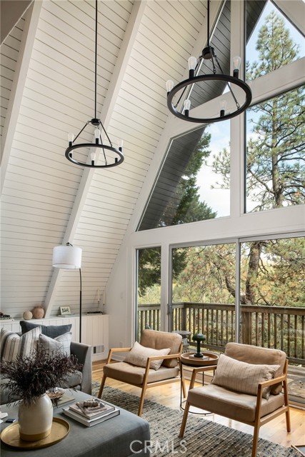 Detail Gallery Image 4 of 32 For 27582 North Bay, Lake Arrowhead,  CA 92352 - 3 Beds | 2 Baths