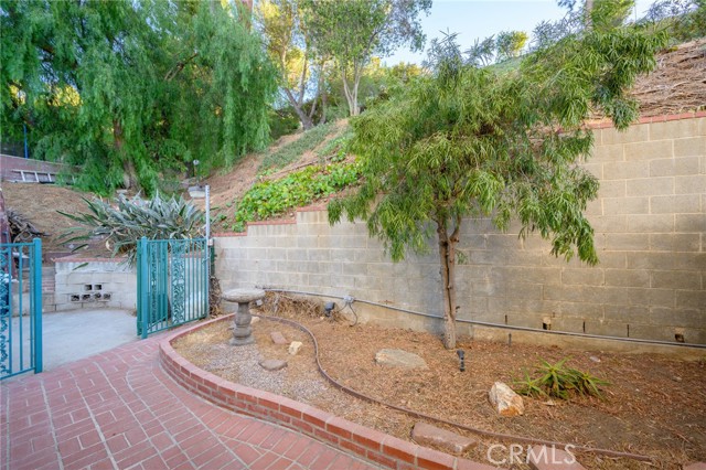 Detail Gallery Image 20 of 21 For 10458 Ditson St, Sunland,  CA 91040 - 2 Beds | 2 Baths