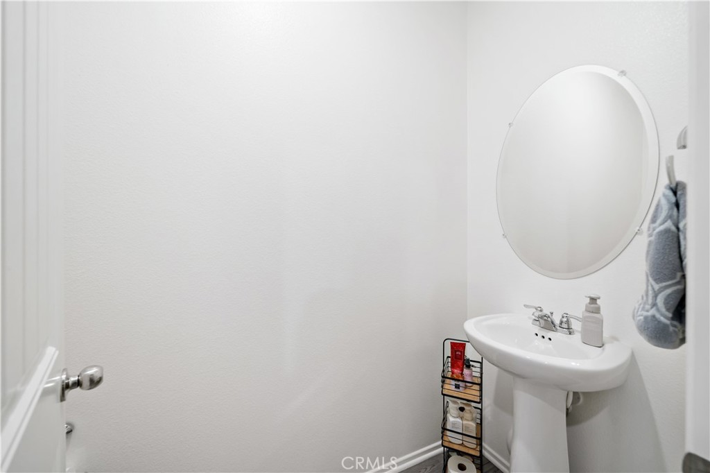 https://media.crmls.org/medias/78ae39aa-b2ea-4694-a561-c967a3b63a74.jpg?preset=X-Large